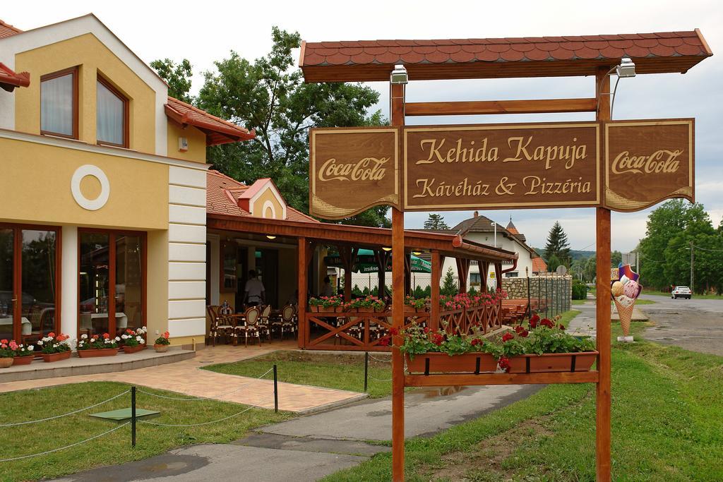 Апартаменты Szerencsemak Panzio Кехидакустани Экстерьер фото